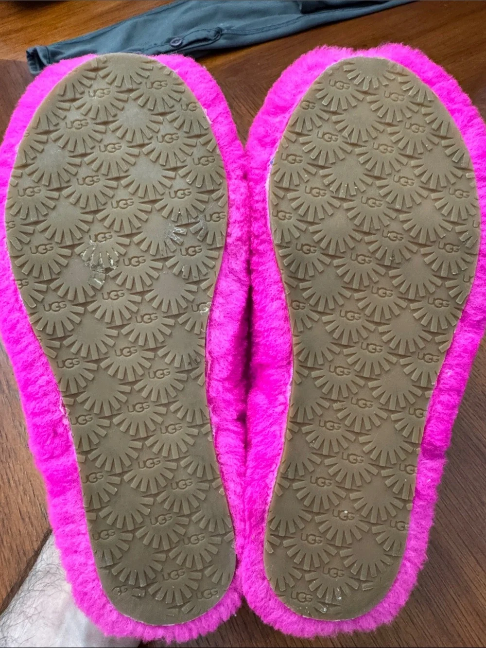 UGG Fluff Slide Slippers Shoes Slingbacks in Bright Pink Kids Size 3 Faux Fur
